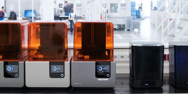 Geringere Kosten und Durchlaufzeiten mit 3D-Druckern von Formlabs